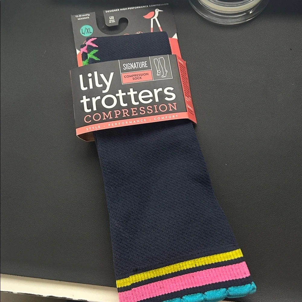 Lily Trotters Slate Grey Compression Sleeves 15-20 mmHG, Size L/XL - Picture 6 of 6
